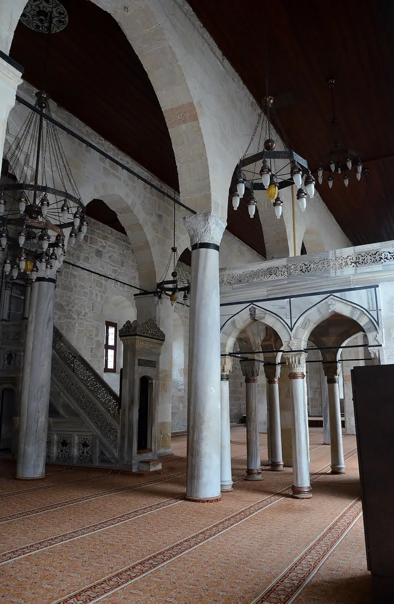 La mosquée de la Vieille Ville, à Tarse — une église datant de 1102, ornée de fresques représentant le Christ